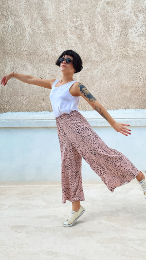 ΠΑΝΤΕΛΟΝΑ-ΡΟΖ-ΜΕ-ΜΑΥΡΕΣ-ΒΟΥΛΕΣ-01